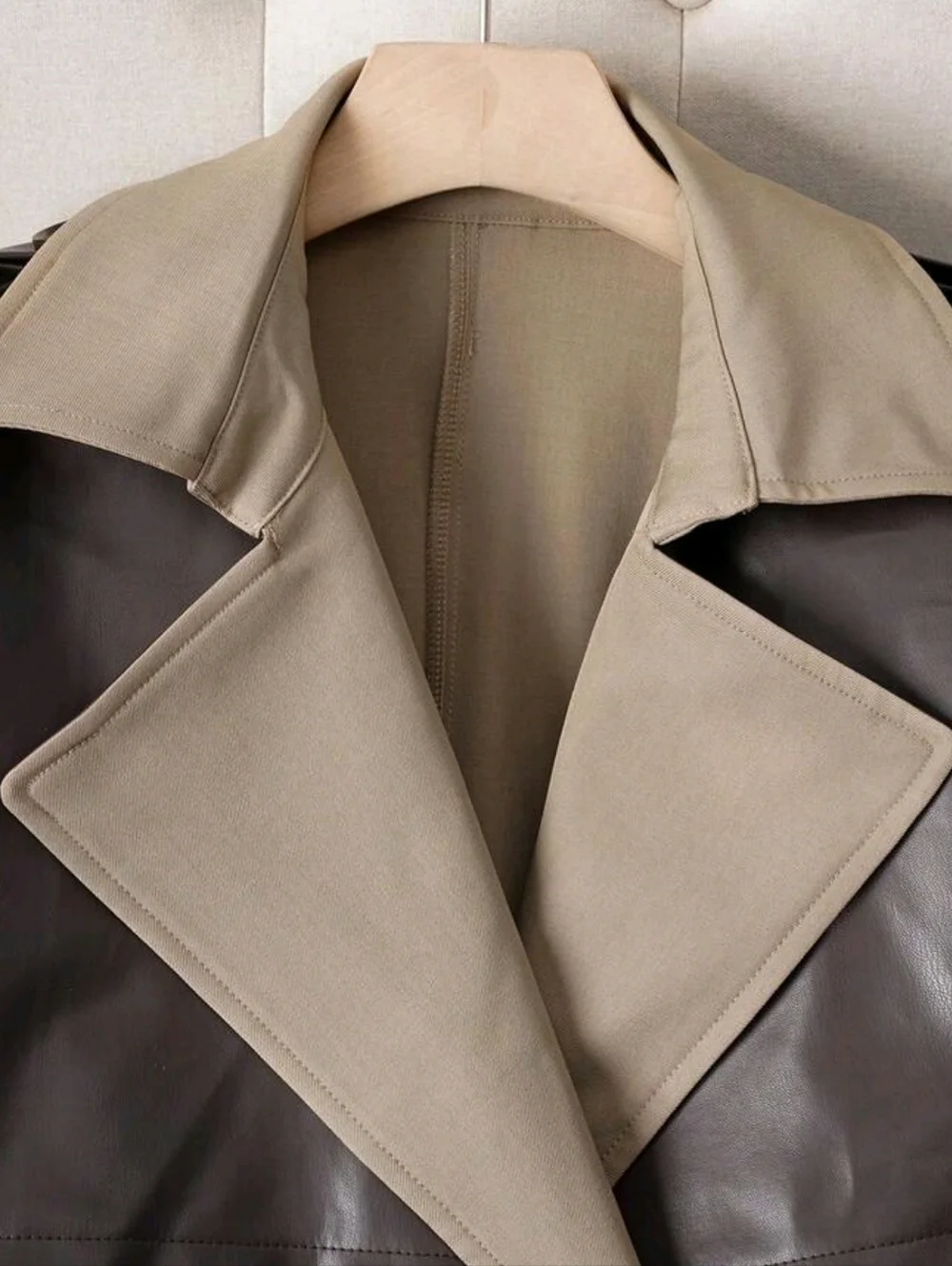Women's Colorblock Double-Breasted Trench Coat With Contrast Pockets And Belt - Picture 3 of 6